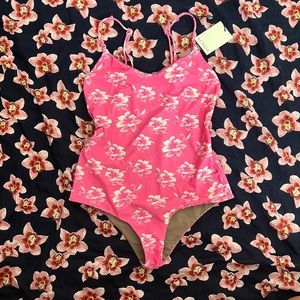 BNWT acacia one piece !!